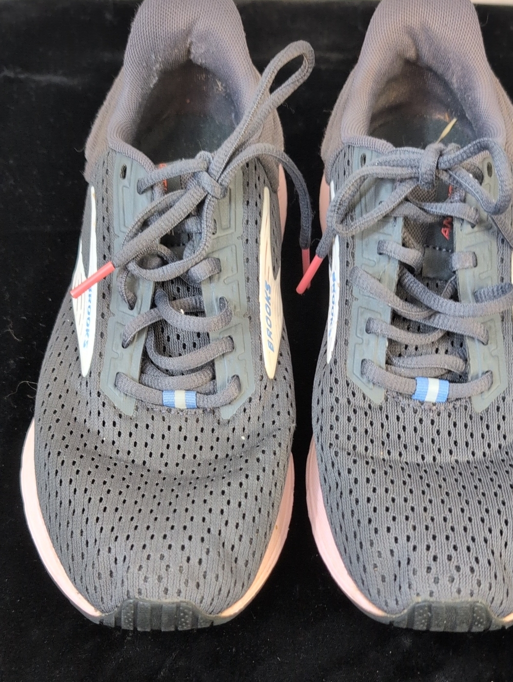 Brooks Women's Gray Sneakers with Pink Accents